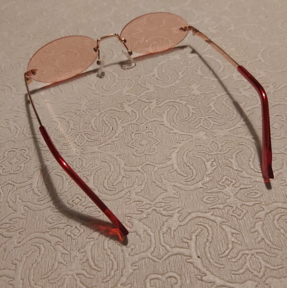 🤯2/$15 Dainty Light Pink Sunglasses - Picture 5 of 10